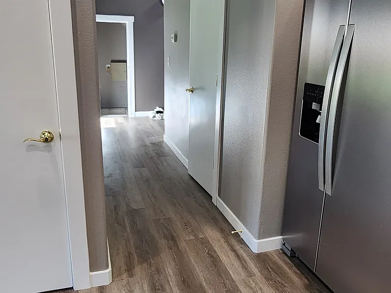Kitchen to hallway