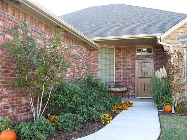 Home for Sale in Edmond, Oklahoma $241,900