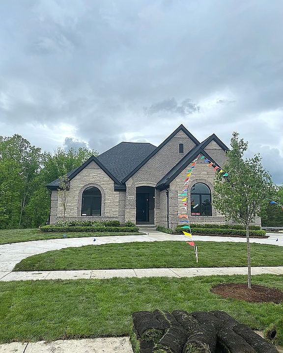 1st image of 60710 Forest Creek Dr