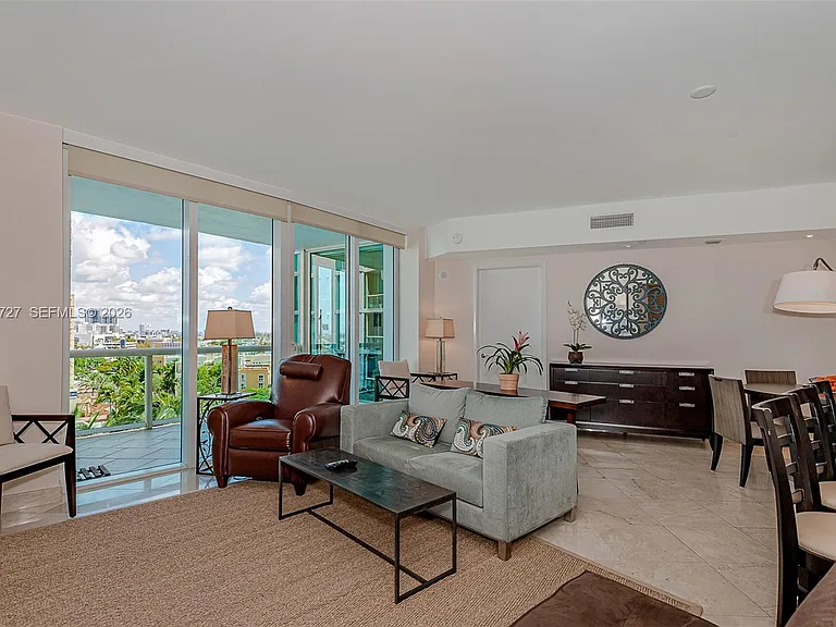 1000 S Pointe Dr #906 — Photo 8