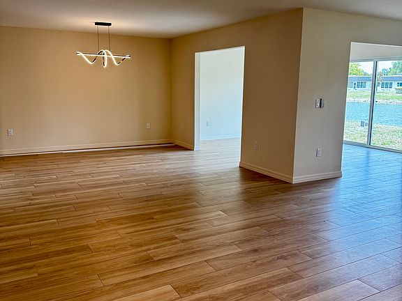 4th image of 3909 Glen Oaks Dr E