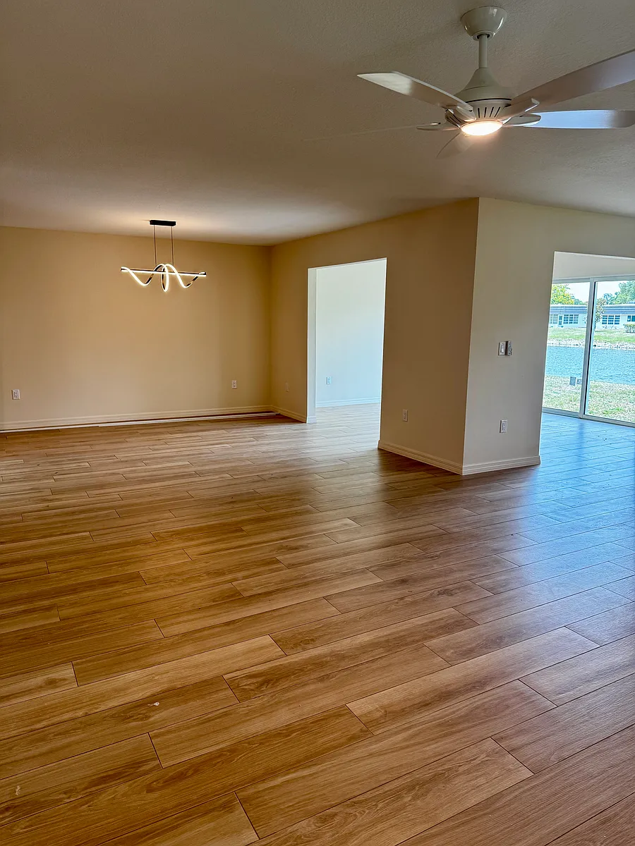 Building Photo - 3909 Glen Oaks Dr E