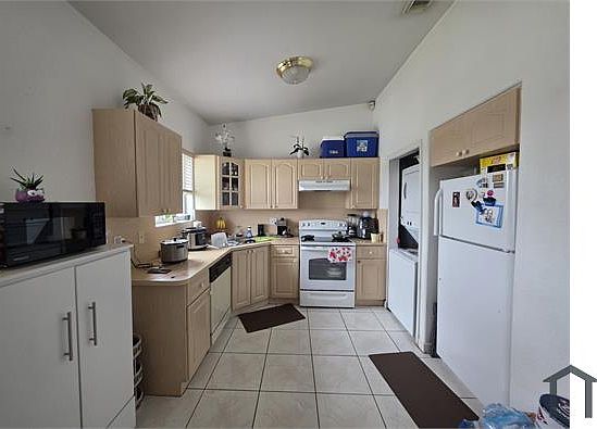 5th image of 8000 W 28th Ct Unit 201