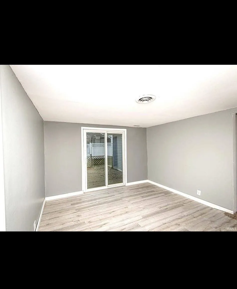 3 bed, 960 sqft, $1,350 — Photo 3