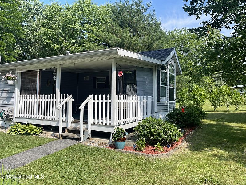 3rd image of 135 Hart Road