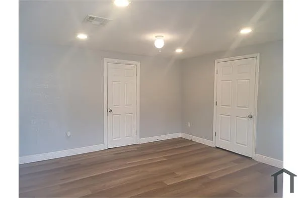 Building Photo - 1320 S Oleander Ave #1