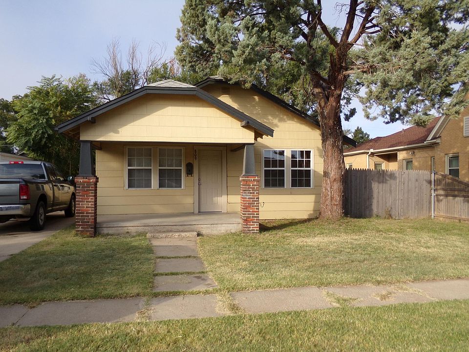 Front has fantastic curb appeal! 
