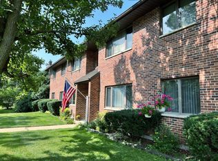417 N 2nd St APT 8, Dekalb, IL 60115