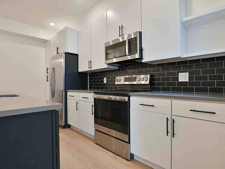 2641 4th St NE #2 — Photo 4