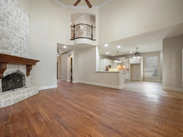 10941 Yorkshire Ln — Photo 7
