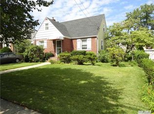 1004 Van Buren Ave, Franklin Square, NY 11010