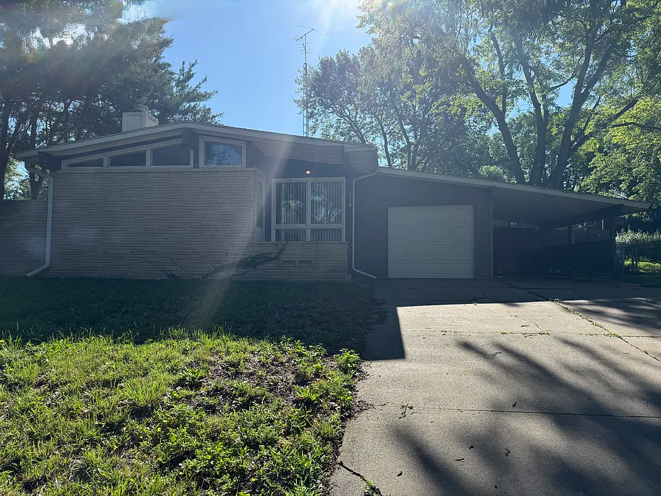 1710 Brookhaven Dr