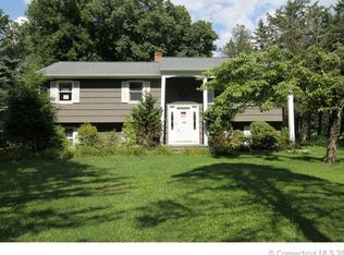 14 Fieldstone Dr, New Fairfield, CT 06812
