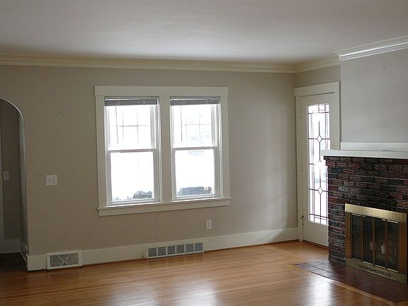 Living Rm & Door to SunPorch