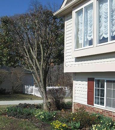2nd image of 901 Bergen Ln