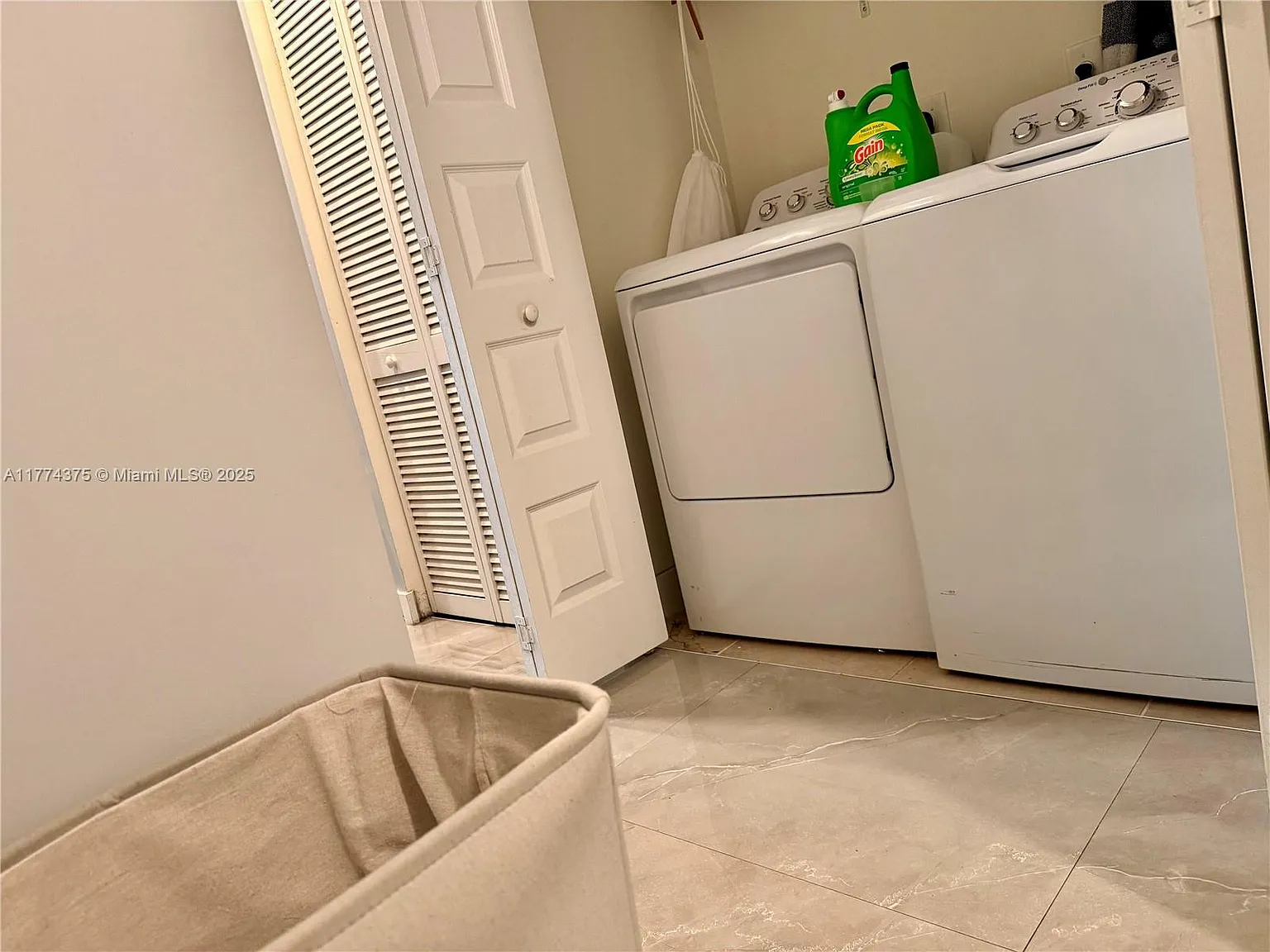 3 bed, 1871 sqft, $5,000 — Photo 4
