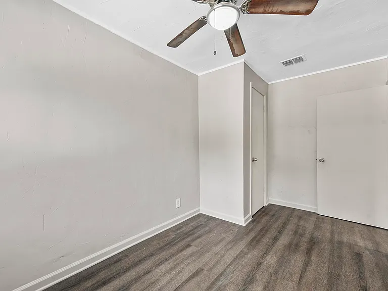 2717 Townsend Dr — Photo 7