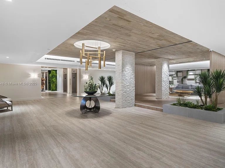 2301 Collins Ave #1525 — Photo 8