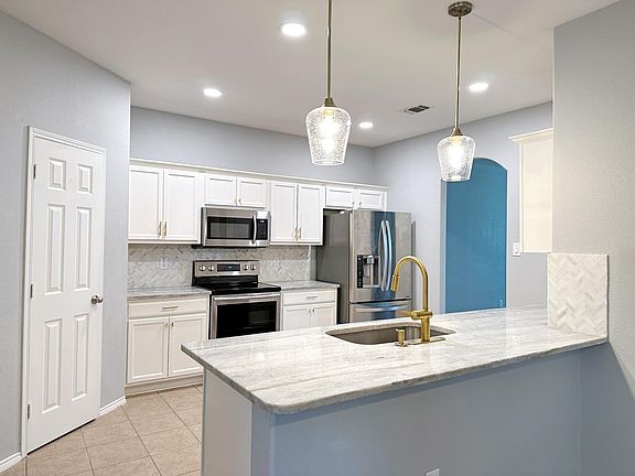 4th image of 2232 Preston Ln