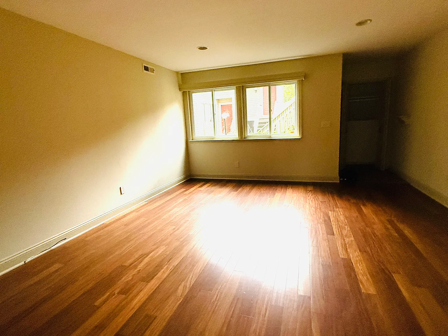 1 bed, 863 sqft, $2,450 — Photo 2