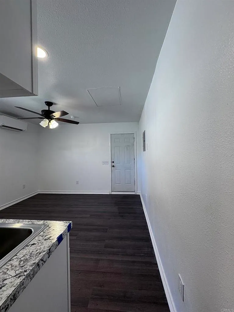 Studio, 260 sqft, $850 — Photo 2
