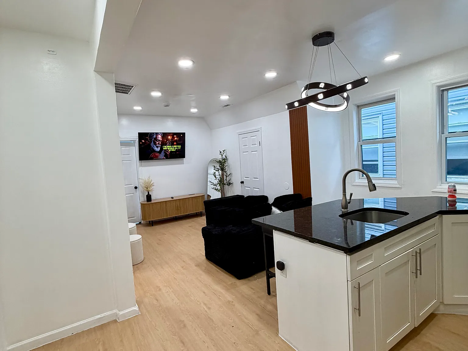 2 bed, 1200 sqft, $1,900 — Photo 3