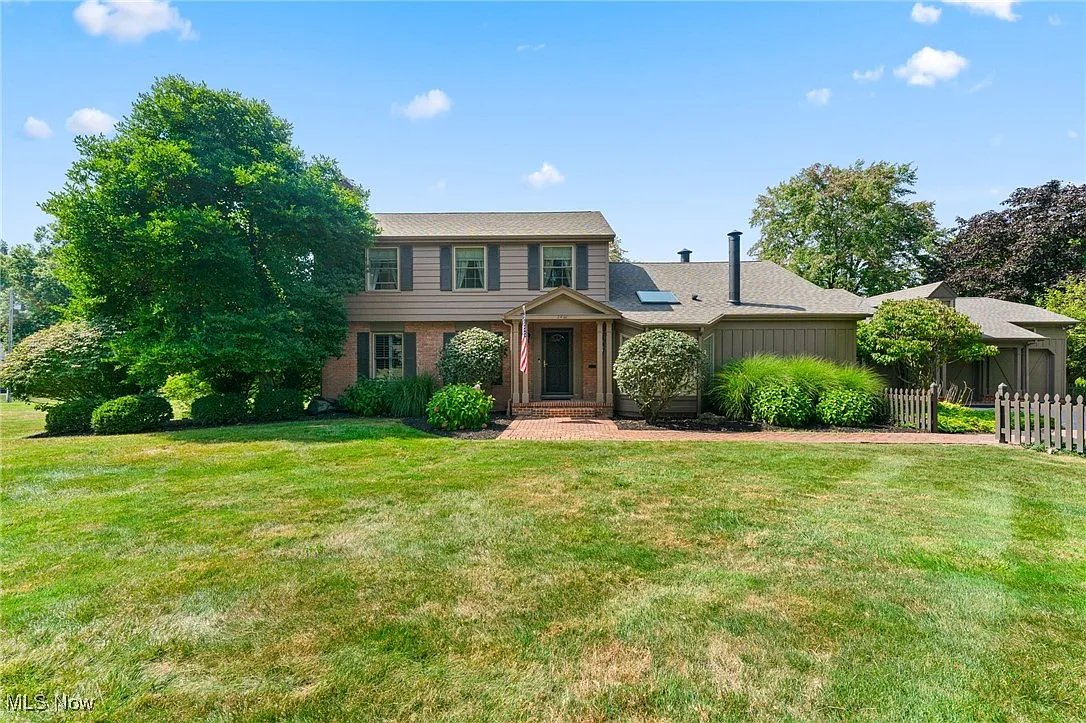 2466 Ridgeview Ln photo 1