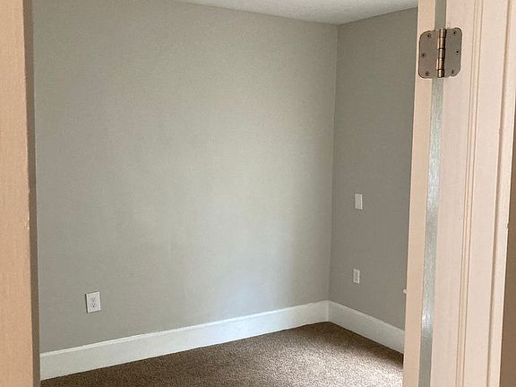 4th image of 5515 Linton Ave