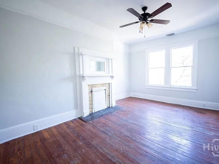 210 W 41st St — Photo 11