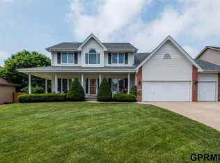 1004 Mackensey Dr, Papillion, NE 68046