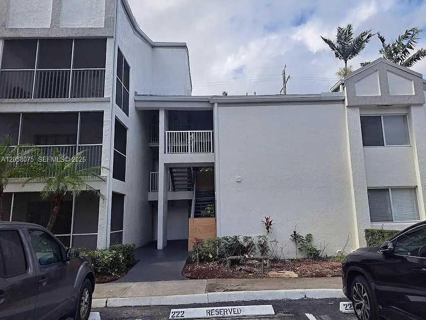 Sun Vista Gardens Condo — Photo 2