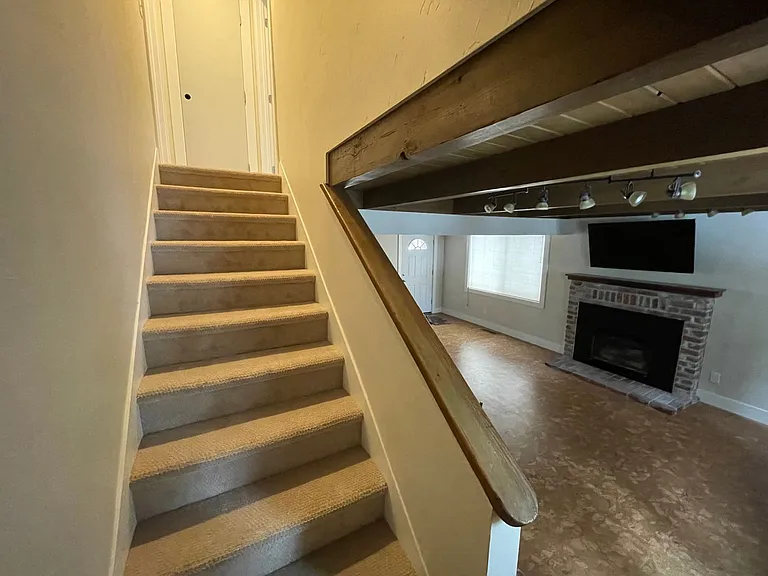 680 Taylor Way — Photo 13