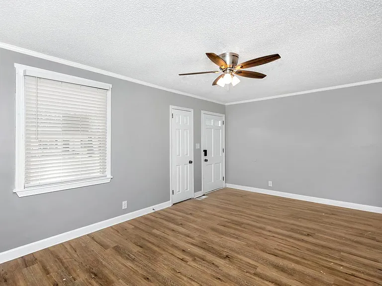 914 Linwood Dr NW — Photo 8