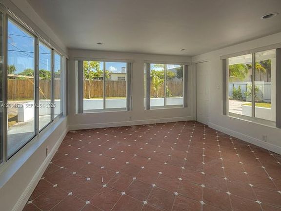 5th image of 160 NW 199th St #1