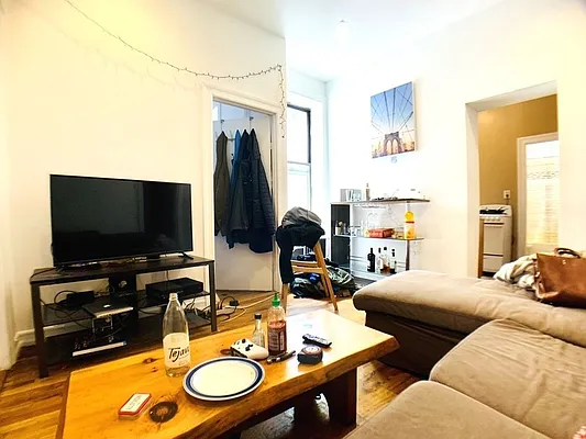 Rented by REAL New York | media 27