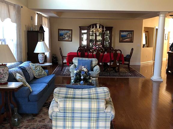 3rd image of 180 Enclave Blvd