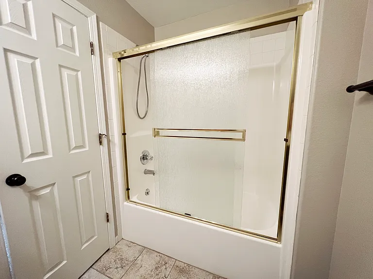 990 Emerald Dr — Photo 10