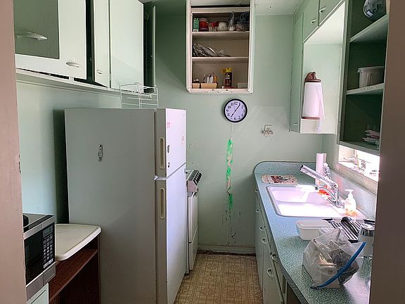 2nd image of 3918 W Watrous Ave