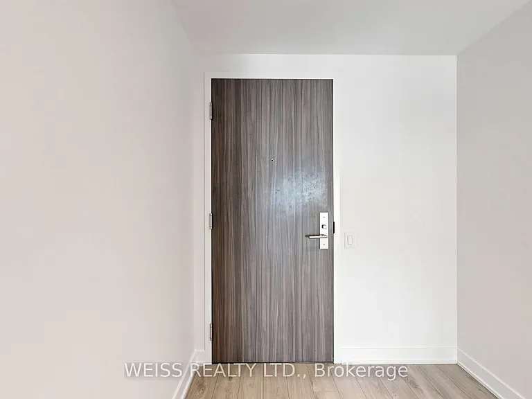 185 Roehampton Ave #520 — Photo 29