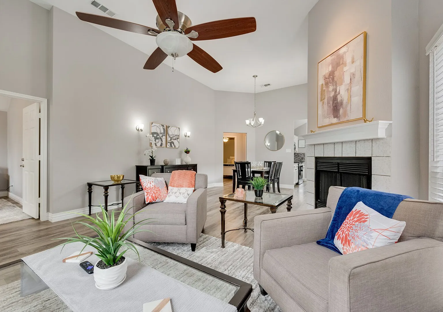 Clean, Updated, Comfortable, and Quiet Space! — Photo 2