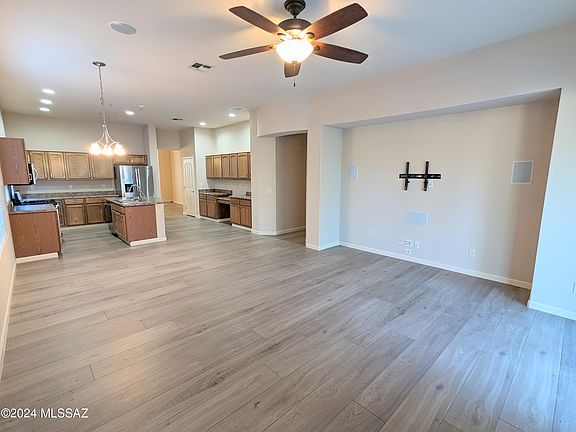 5th image of 135 E Placita Lago Del Mago