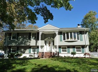 3 Jonquil Ct, Paramus, NJ 07652