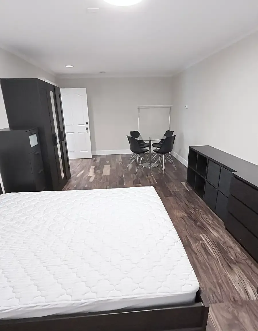 2 bed, 700 sqft, $2,500 — Photo 4