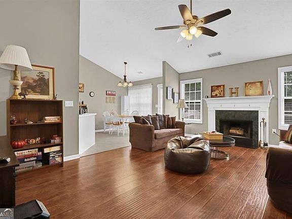 3rd image of 104 Jacob Dr