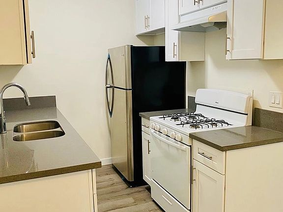 3rd image of 19925 Roscoe Blvd #108