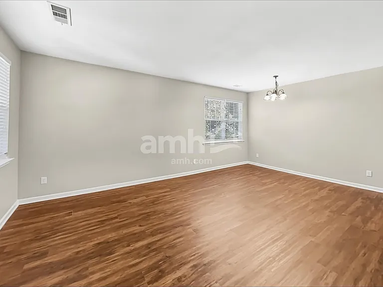 406 Howell Xing — Photo 11