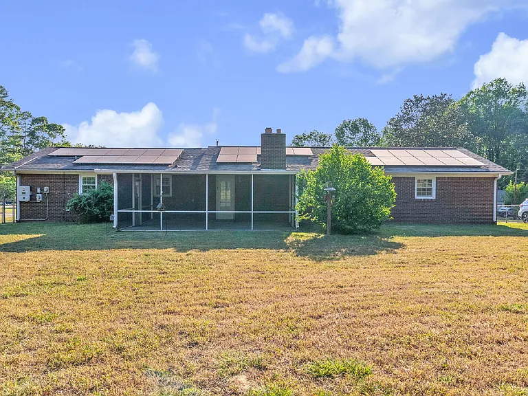 4 Dickens Ln — Photo 24