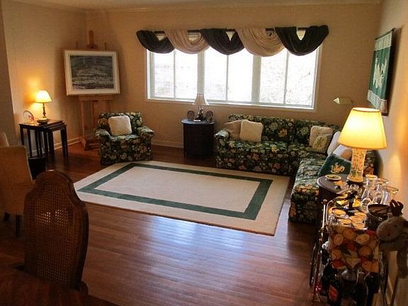 4th image of 219 Oakwood Cir