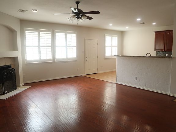 4th image of 9601 Bull Creek Dr