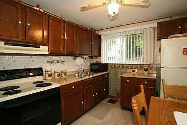 2nd image of 2133 Fernwood St